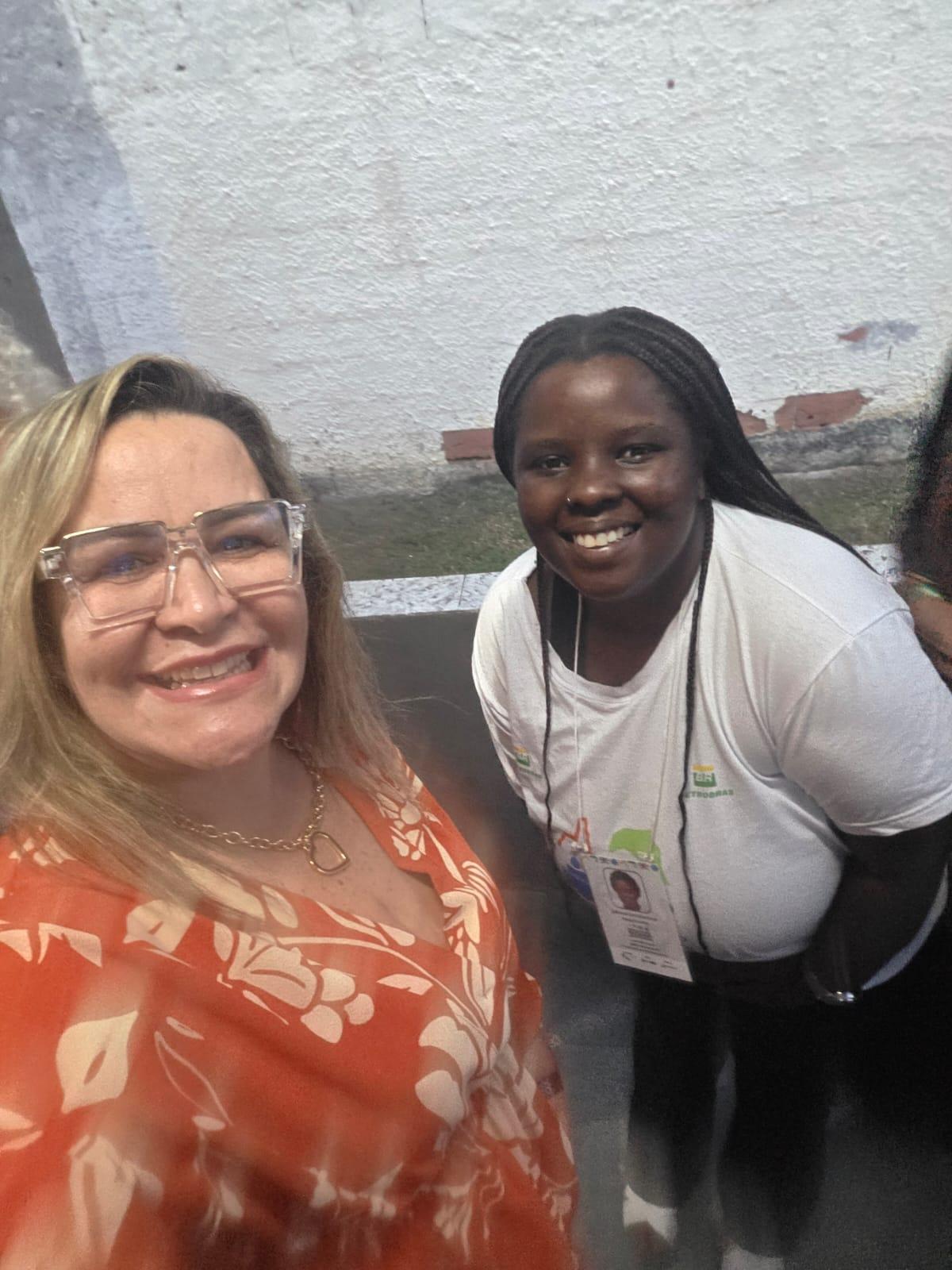 Equipe e parceiros do Instituto PSIU reunidos durante um encontro